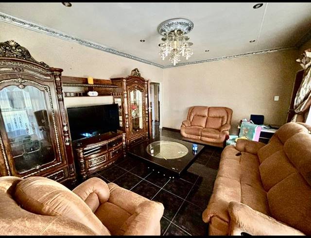 3 BEDROOM HOUSE FOR SALE IN VANDERBIJLPARK CW 2